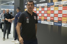Fábio Carille chegando a Arena Corinthians para o duelo contra o Independiente, da Argentina