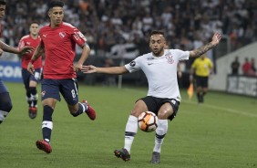 Maycon durante partida contra o Independiente na Arena Corinthians