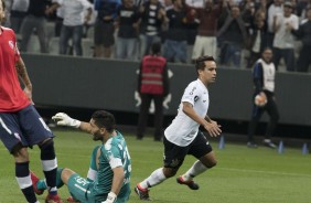 O maestro Jadson anotou o gol do Corinthians contra o Independiente, na Arena