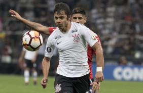 O paraguaio Romero no jogo contra o Independiente, na Arena Corinthians