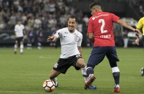 Rodriguinho atuando contra o Independiente na Arena Corinthians