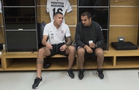 Sidcley e Jr Dutra no vestiário da Arena Corinthians antes do jogo contra o Independiente