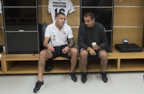 Sidcley e Jr Dutra no vestirio da Arena Corinthians antes do jogo contra o Independiente