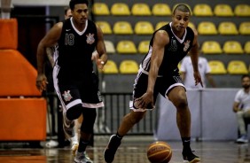 Com o resultado, o Corinthians se mantm na liderana da Liga Ouro