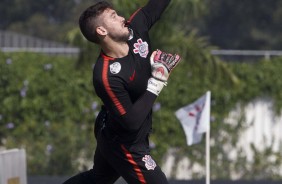 Espalma, Caíque! Goleiro treinando no CT durante a manhã desta sexta-feira