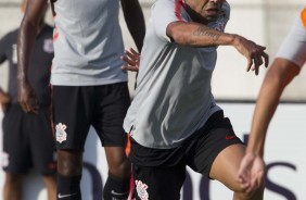 Sheik, que foi expulso no jogo contra o Independiente, treinando no CT