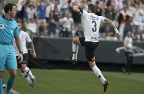 Henrique comemora o gol marcado contra o Ceará, na Arena Corinthians