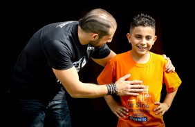 Kaysar esteve na Arena Corinthians por conta da ao do time com os meninos refugiados