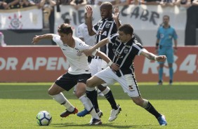 Mateus Vital atuando contra o Cear, na Arena Corinthians