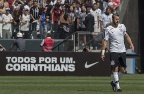 Zagueiro Henrique durante o jogo contra o Cear na Arena Corinthians