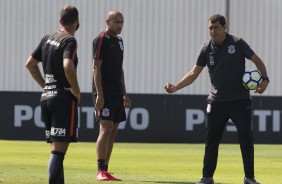 Carille passa as ltimas instrues ao time para o jogo contra o Cear