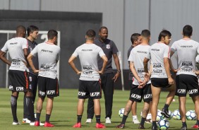 Elenco reunido para atividade desta manhã no CT Joaquim Grava
