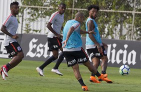 Jogadores treinaram na manhã desta segunda-feira no CT