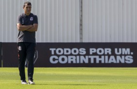 O tcnico Carille durante o treino desta manh no CT Joaquim Grava