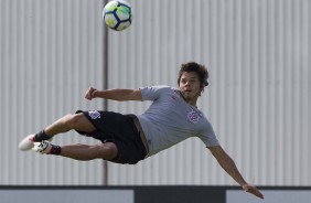 Romero perto de acertar um lindo voleio no treino de hoje