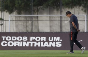 Carille comandou o treino da tarde desta tera-feira no CT Joaquim Grava