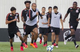 Elenco treinou em campo nesta tarde no CT Joaquim Grava