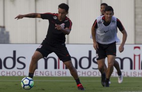 Jadson e o paraguaio Balbuena treinando na tarde desta terça no CT