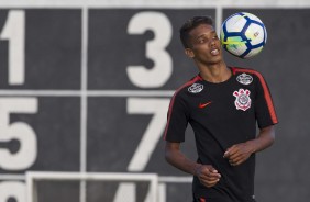 O jovem e promissor Pedrinho durante as atividades desta tarde no centro de treinamento