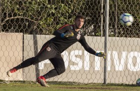 Caíque França treinando no CT Joaquim Grava para enfrentar o Vitória, pela Copa do Brasil