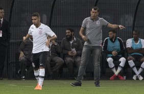 Gabriel e Carille durante partida decisiva contra o Vitria, na Arena Corinthians