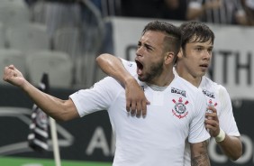 Maycon anotou o primeiro gol do Corinthians sobre o Vitória, pela Copa do Brasil