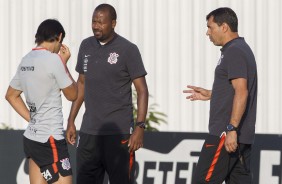 Romero, Fabinho e Carille no último treino do elenco antes de enfrentar o Vitória