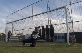 Caíque França treinando no CT um dia após a classificação para as quartas da Copa do Brasil