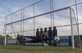 O goleiro Diego, da base, durante as atividades desta tarde no centro de treinamentos