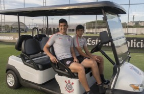 Os paraguaios Balbuena e Romero chegam ao treino desta tarde no CT