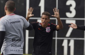 Pedrinho deve comear como titular contra o Palmeiras, no domingo, na Arena Corinthians