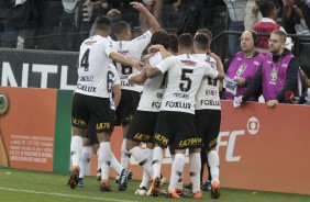 Jogadores comemoram o gol de Rodriguinho contra o Palmeiras na Arena Corinthians