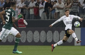 O jovem Mateus Vital entrou no lugar de Pedrinho, contra o Palmeiras, na Arena Corinthians