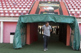 Carille durante treino de reconhecimento do gramado do estádio Metropolitano de Lara