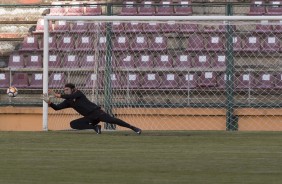 Cássio treina no estádio Metropolitano de Lara, na Venezuela