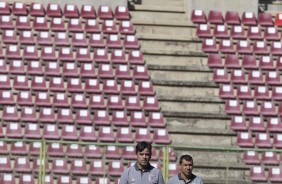 Cuca e Carille chegando ao estdio Metropolitano de Lara para treino de reconhecimento