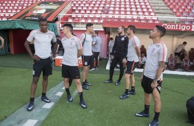 Elenco fez o treino de reconhecimento do gramado do estádio Metropolitano de Lara