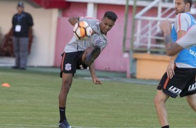 Pedrinho treina no estádio Metropolitano de Lara, na Venezuela