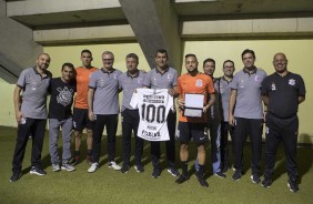 Maycon foi homenageado antes do jogo contra o Deportivo Lara pelos 100 jogos no time principal