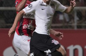 Rodriguinho durante partida contra o Deportivo Lara, na Venezuela