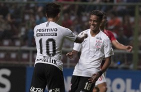 Jadson e Pedrinho comemoram os gols do Magic contra o Deportivo Lara, pela Libertadores