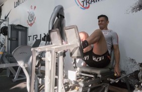 Balbuena durante treino na academia no CT Joaquim Grava