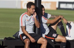 Jadson e Sidcley no CT durante treino de hoje