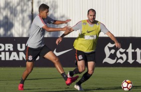 Matheus Matias em combate com o mito Danilo durante treinamento de hoje no CT