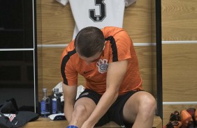 Henrique no vestirio da Arena Corinthians se preparando para o duelo contra o Millonarios