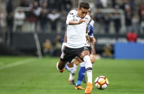 Pedrinho durante jogo contra o Millonarios, pela Libertadores