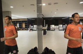 Rodriguinho no vestirio da Arena Corinthians antes do jogo contra o Millonarios