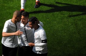 Jogadores comemoram o gol de Renan Areias contra o São Paulo, pela Copa do Brasil sub-20