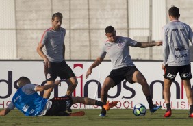 Jogadores em atividade no treino desta quarta antes de enfrentar o Amrica-MG