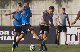 Jogadores em atividade no treino desta quarta antes de enfrentar o Amrica-MG